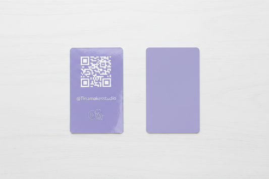 Mockup frente y reverso escritorio