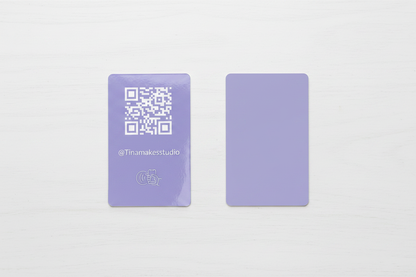 Mockup frente y reverso escritorio